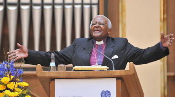 Bei seiner Weltethosrede im Festsaal der Neuen Aula in Tübingen forderte Desmond Tutu mehr Bereitschaft zur Aussöhnung mit Feind
