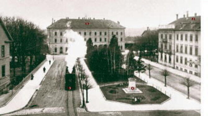 Auch der Listplatz nebst Bahnhof, wo einst das »Büschelesbähnle« unter Dampf stand, ist Ziel der historischen Rundfahrten am heu