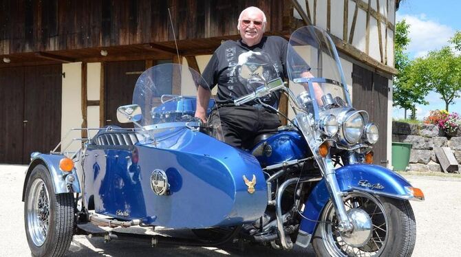 Fahren in seiner umgebautesten Form: Blattfedern und Autoreifen verlangen nach einer sicheren Hand. Die hat Manfred Schroeder.