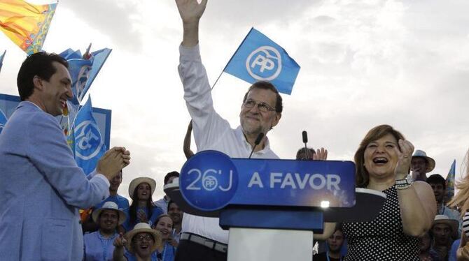 Die konservative Volkspartei (PP) von Ministerpräsident Mariano Rajoy behauptete sich wie erwartet bei den Parlamenswahlen in