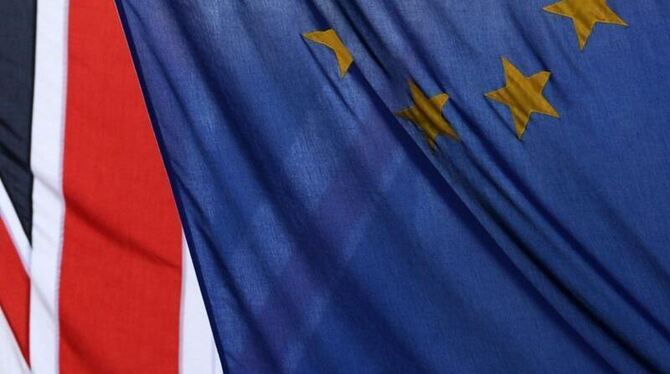 Soll sich künftig wieder mehr entfalten können. Der Union Jack fast gänzlich verdeckt von einer EU-Flagge. Foto: Andy Rain