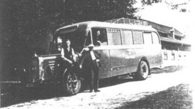 In Grafeneck stationiert und zum Transport der Opfer eingesetzt: graue Busse.
FOTO: GEDENKSTÄTTE GRAFENECK