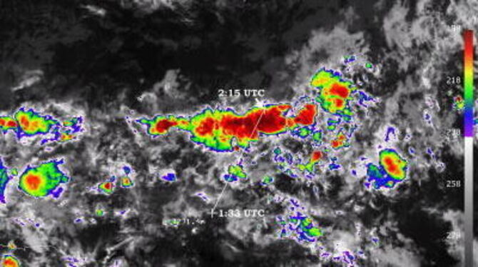 Ein offenbar tödliches Wetter (Satellitenbild) hatte sich am Tag des Absturzes der Air France Maschine zusammengebraut. Die Such