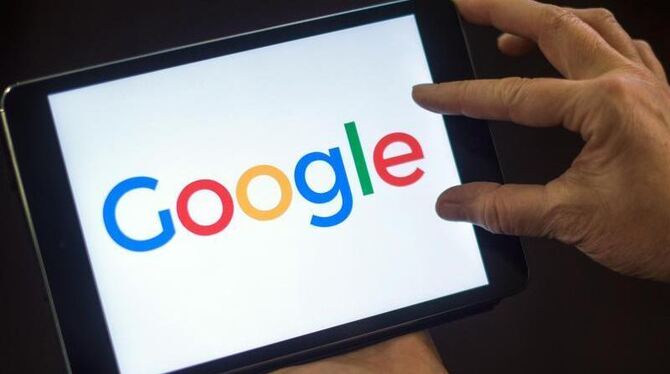 Google macht nach wie vor den Großteil seines Geldes mit Werbung im Umfeld von Suchanfragen. Foto: Lukas Schulze