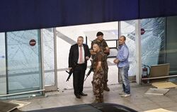 Türkische Eliteeinheiten sichern einen Eingang in das Flughafengebäude. Foto: Sedat Suna