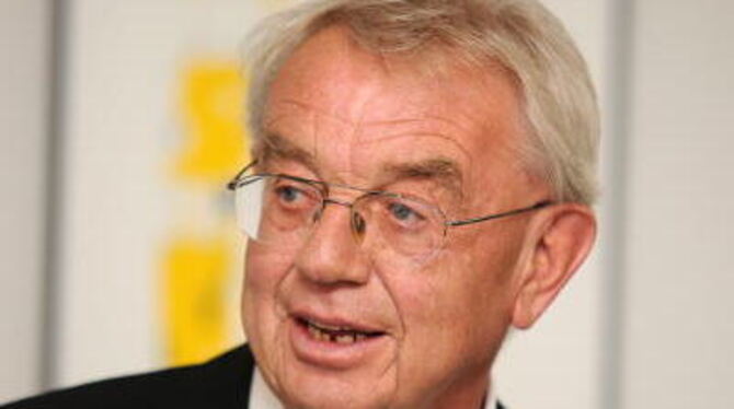 Heinz Kälberer hat manchen politischen Sturm durchgestanden, die gute Laune lässt er sich davon nicht mehr verderben. GEA-FOTO: