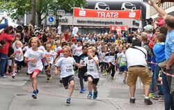 Die Bambini waren die ersten Läufer, die sich auf die Strecke machten. GEA-FOTO: PACHER