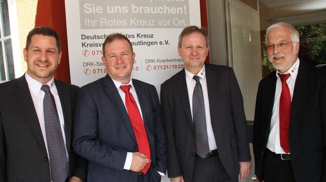 Sascha Schwörer, Andreas Glück, Michael Tiefensee und Markus Metzger (von links) berichteten vor der Kreisversammlung des DRK in