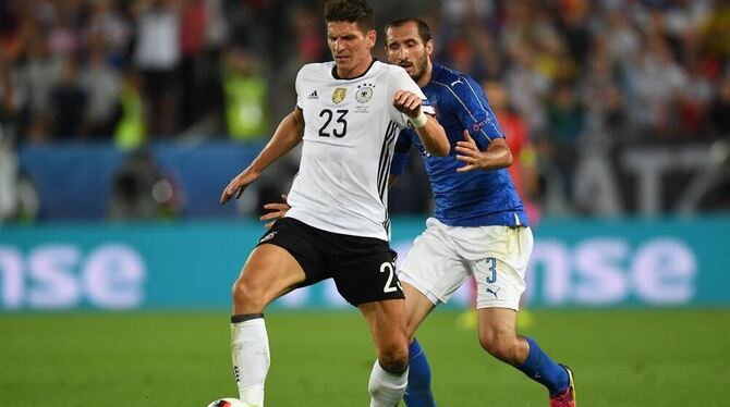 Ist bei dieser EM nur noch Zuschauer: Stürmer Mario Gomez zog sich gegen Italien einen Muskelfaserriss zu. FOTO: DPA