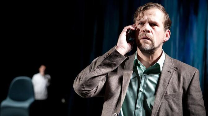 Martin Bringmann als Paul im Stück »Angerichtet«.  FOTO: GRAETER / LTT