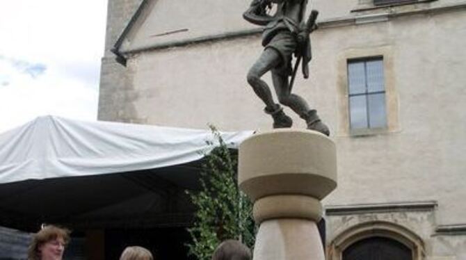 Trommelwirbel für den Minnesänger: Heinrich in Ofterdingen.
FOTO: LANDWEHR