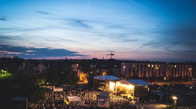 Das KuRT-Festival lockt – wie hier 2015 – bei freiem Eintritt Tausende Musikfans aufs Bruderhausgelände. FOTO: SIMON DEHMER