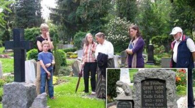 Der kleinste Grabstein des Lindenfriedhofs (links unten) ist dem &raquo;sonnigen Liebling Hedwigle Losch&laquo; gewidmet, wie di