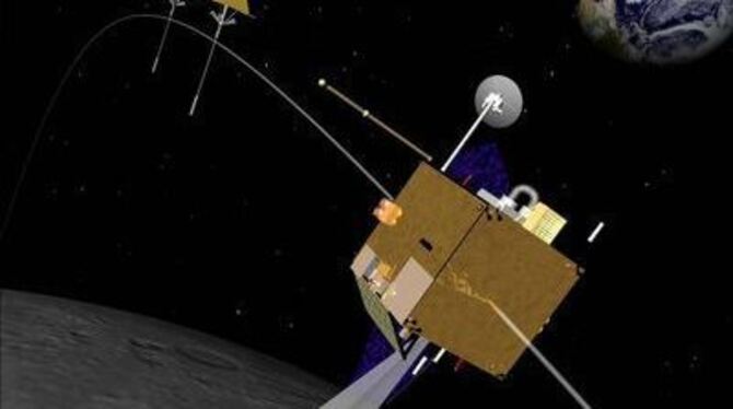 LEO mit zwei Subsatelliten im Gefolge, die das Gravitationsfeld des Mondes vermessen sollen.
FOTOMONTAGE: DLR/ASTRIUM