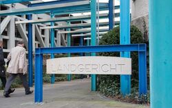 Der Eingangsbereich vom Landgericht Bielefeld, in dem gegen die 16-Jährige verhandelt wurde. Foto: Friso Gentsch