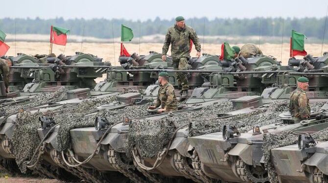 Deutsche Schützenpanzer vom Typ Marder bei der Nato-Übung »Noble Jump«. Foto: Kay Nietfeld/Archiv