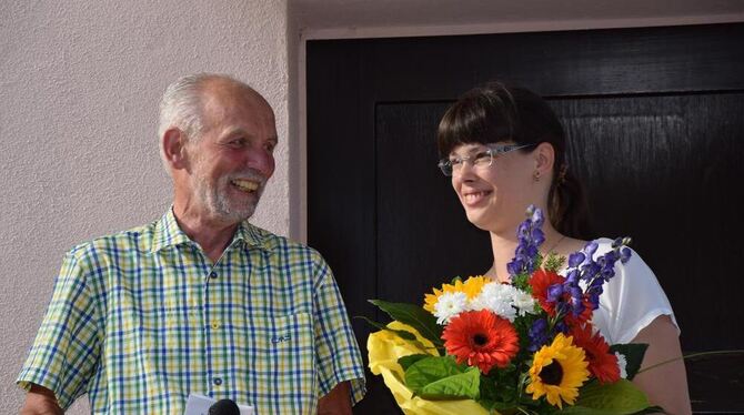 Noch-Bürgermeister Rudolf Ott mit seiner gerade mit deutlicher Mehrheit gewählten Nachfolgerin Franziska Hochstädter.