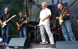 Diese Herren haben sichtlich Spaß daran, das Wimsener Tal zu rocken: (von links) Markus Hager und Giuseppe Murianni, Miro Nemec