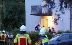 Einsatz vor einem Haus in Munderkingen (Baden-Württemberg): Hier soll ein 42-Jähriger sein Kind getötet haben. Foto: Thomas W