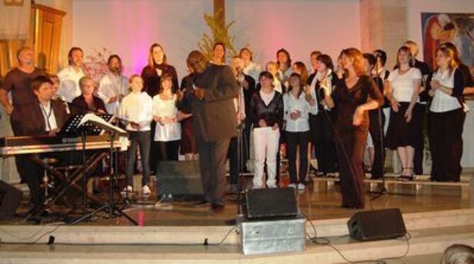 Gospel mit dem Gomaringer Chor und Junior Robinson. FOTO: PETRAT