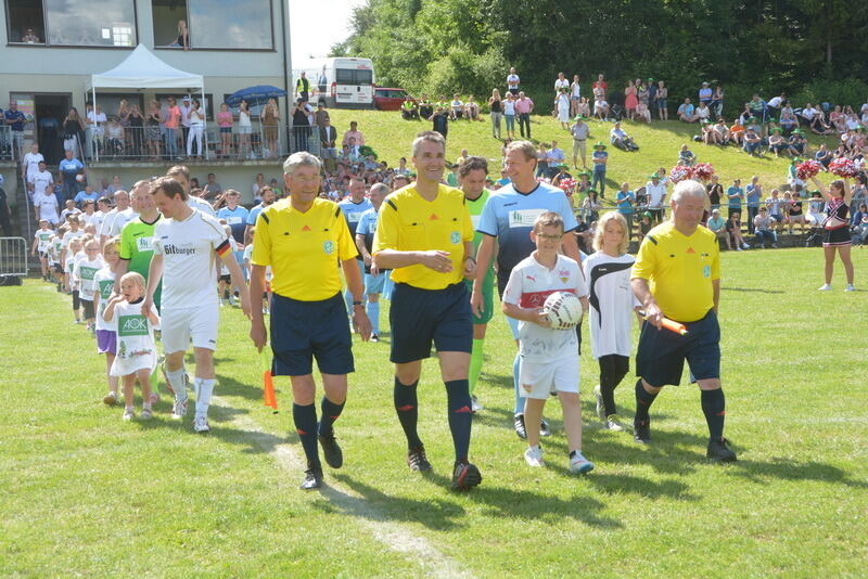 Stars besiegen Küchenchefs