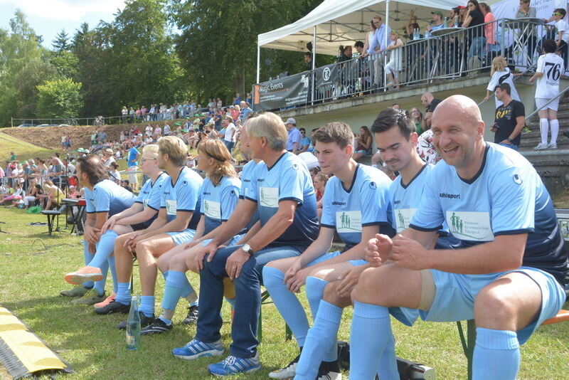 Stars besiegen Küchenchefs