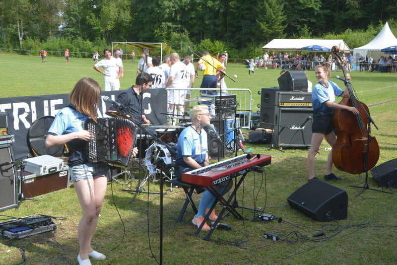 Stars besiegen Küchenchefs