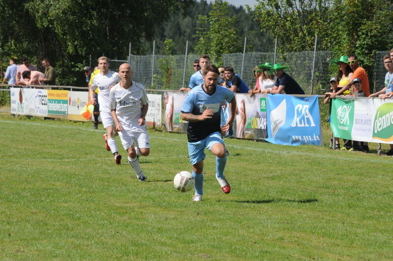 Stars besiegen Küchenchefs