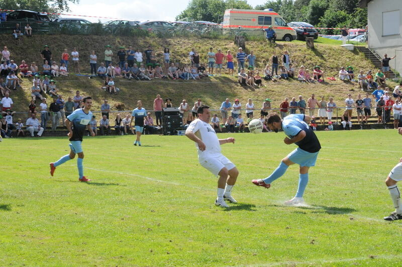 Stars besiegen Küchenchefs