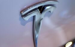 Tesla steht gerade in der Kritik nach dem ersten tödlichen Unfall mit seinem Fahrassistenz-System «Autopilot». Foto: Britta P