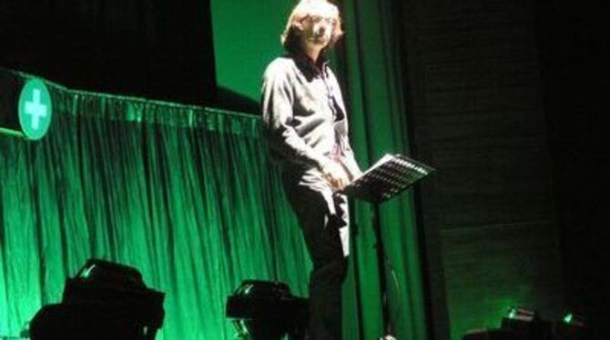 Kabarettist Christoph Sonntag in der Listhalle. 
FOTO: STÖRK