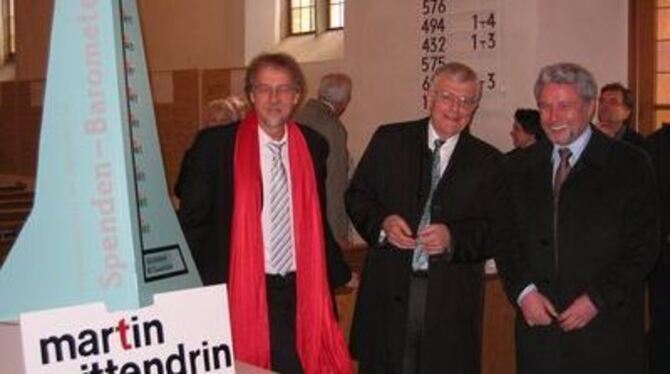 Pfarrer Michael Odenwald (von links) startete zusammen mit Eberhard Schaich und Bernhard Knauss eine Spendenkampagne.
FOTO: LO