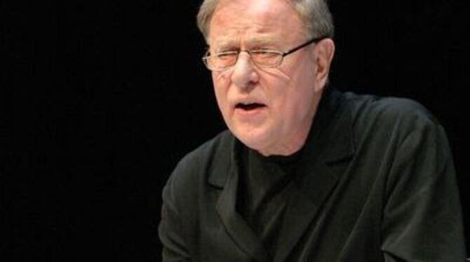 Peymann liest über Peymann.
FOTO: AKR