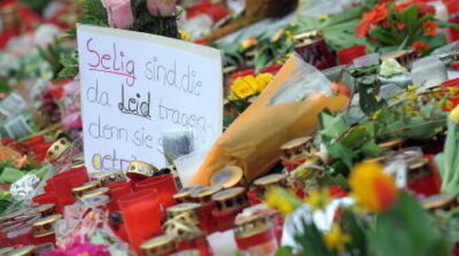 In einer landesweiten Gedenkminute um 10 Uhr trauert das Land um die Opfer des Amoklaufs von Winnenden vor einer Woche. FOTO: DP