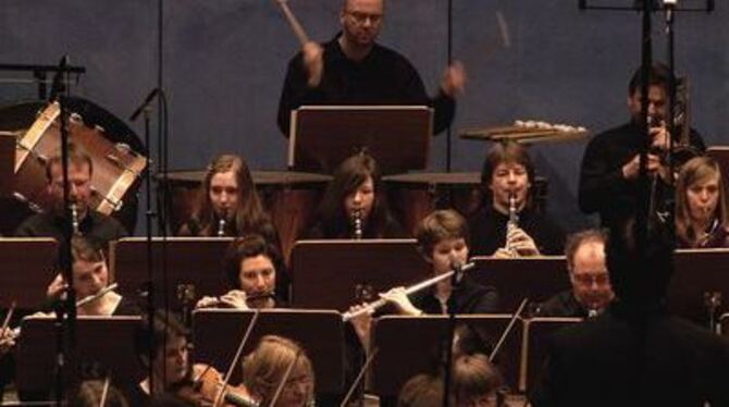 Musikschülerinnen und -schüler musizieren gemeinsam mit Profis: Aufnahmen vom Konzert in der Listhalle und den Proben im Studio