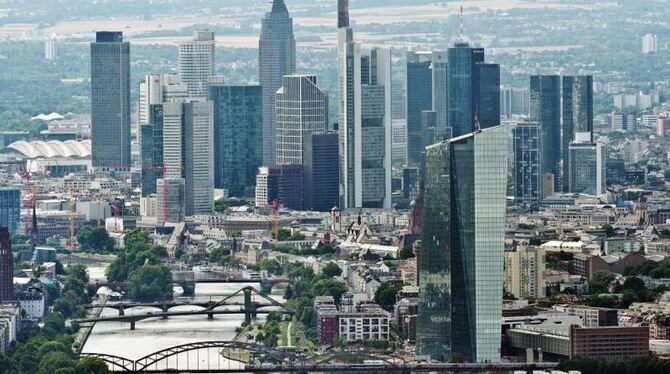 Bankenviertel in Frankfurt am Main: Europas Bankenaufseher haben erneut mögliche Altlasten oder Kapitallöcher in den Bilanzen
