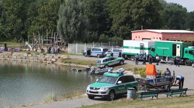 Leipziger Naturbad 'Bagger':In dem See entdeckten zwei Schwimmer Leichenteile. Foto: Sebastian Willnow