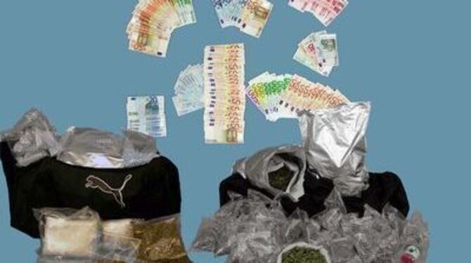Stillleben mit beachtlicher krimineller Ausstrahlung: Rauschgift und Dealergeld, jüngst von Drogenfahndern der Polizei in Tübing