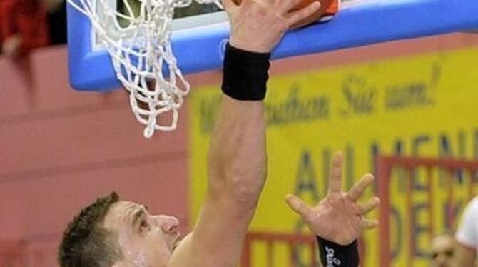 Center Rasko Katic landete beim Sieg in Köln bereits das neunte Mal in dieser Saison zweistellige Werte in den Kategorien Punkte