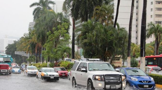 Im mexikanischen Acapulco sind die Straßen nach dem Sturm überflutet. Foto: Maria Meza