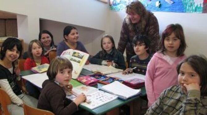 Sie sind eine lustige Truppe: Gabi Wiest und Siegrid Schäfer mit den Kindern der Hausaufgabenbetreuung (von rechts) Sophia, Alin
