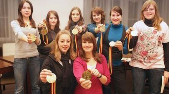Die erfolgreichen C-Jugend-Spielerinnen der Handballabteilung beim Kusterdinger CVJM.
GEA-FOTO: IST