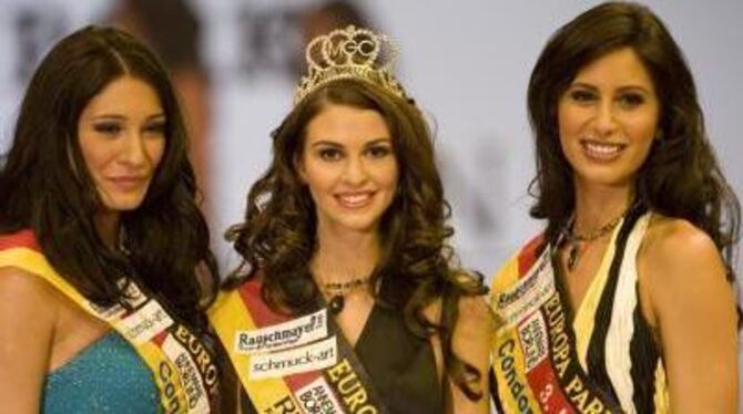 Doris Schmidts (M) ist die neue »Miss Germany«. Zweite wurde Maria Ishutova (l) und dritte Kristiana Rohder. FOTO: DPA