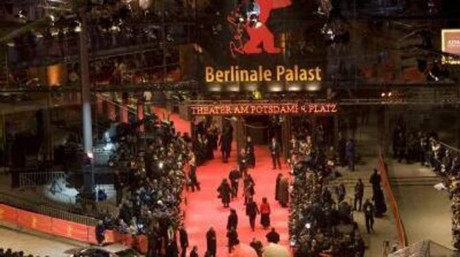 Träumer, Stars und Fans: Der Berlinale-Palast ist die Bühne für alle. FOTO: DPA