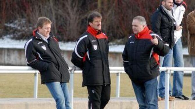 Ziehen an einem Strang (von links): Die Sportliche Leitung des SSV mit Klaus Weiss, Roland Seitz und Stefan Hack. FOTO: THOMYS