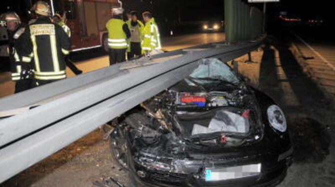 Ein Porsche-Testfahrer ist heute auf der A5 tödlich verunglückt. FOTO: DPA