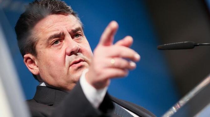 SPD-Chef Gabriel über Kanzlerin Merkels Satz »Wir schaffen das«: »Der Satz klingt schön, aber er reicht nicht aus.« Foto: Kay