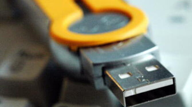 USB-Stick. ARCHIVFOTO: DPA