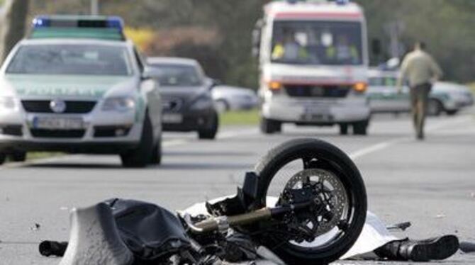 Viele Unfälle enden für Motorradfahrer tödlich: Mit einem großen Sicherheitstag Anfang Mai in Metzingen möchte die Polizei Biker