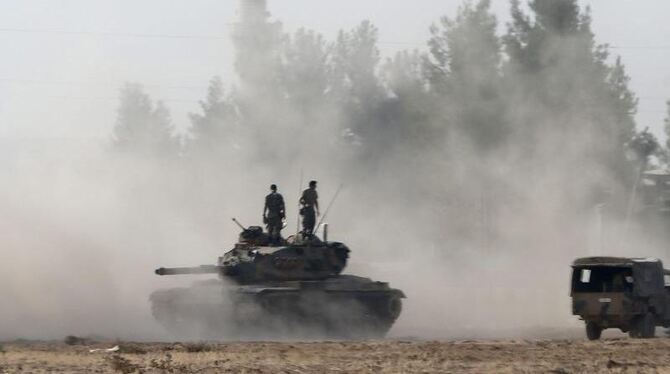 Türkische Panzer an der Grenze zu Syrien. Foto: Sedat Suna